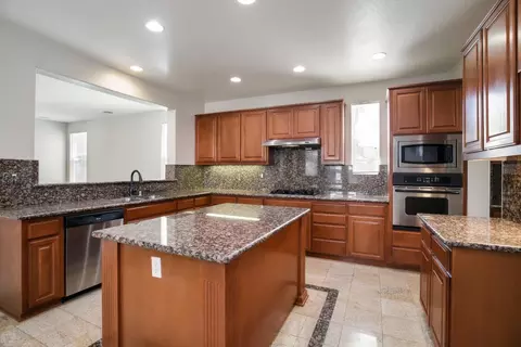 Kitchen - 2867 W Bay Ct, Tracy, CA 95377 photo 4 of 4