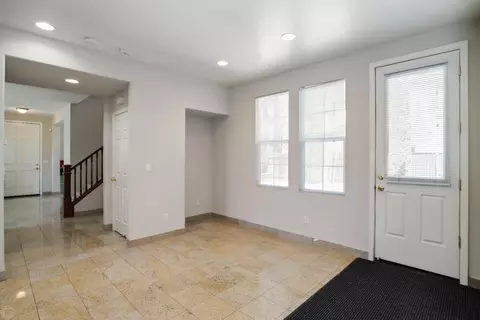 Entry Way - 2867 W Bay Ct, Tracy, CA 95377 photo 6 of 9