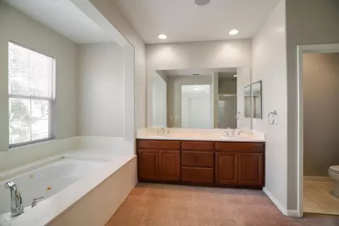 Bath - 2867 W Bay Ct, Tracy, CA 95377 photo 2 of 4