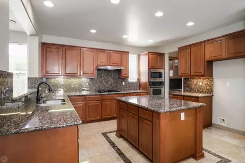 Kitchen - 2867 W Bay Ct, Tracy, CA 95377 photo 3 of 4