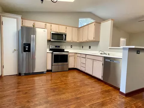 2724 Riverbend Dr, Modesto, CA 95351 photo 7
