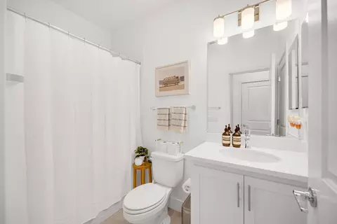 Bath - 561 Delve Ct, Hayward, CA 94544 photo 2 of 3