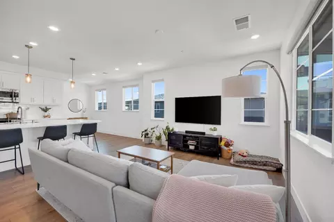 Living - 561 Delve Ct, Hayward, CA 94544 photo 3 of 3
