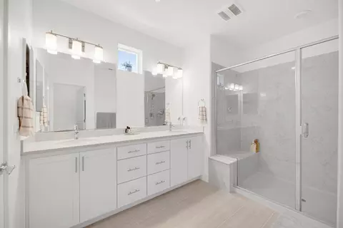 Bath - 561 Delve Ct, Hayward, CA 94544 photo 1 of 3