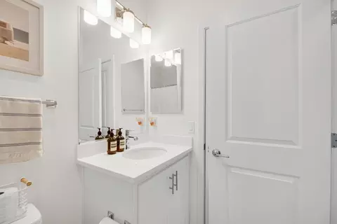 Bath - 561 Delve Ct, Hayward, CA 94544 photo 3 of 3