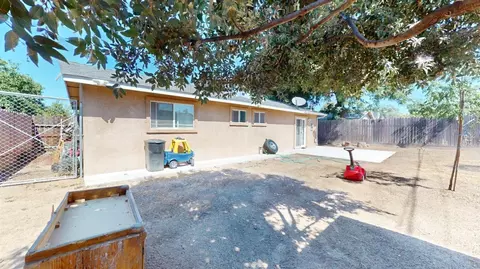 Exterior - 917 Snead Dr, Modesto, CA 95351 photo 2 of 3