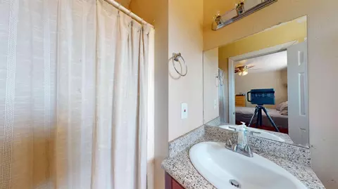 Bath - 917 Snead Dr, Modesto, CA 95351 photo 2 of 2