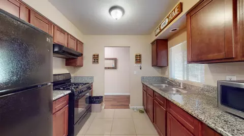 Kitchen - 917 Snead Dr, Modesto, CA 95351 photo 3 of 5