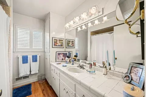 Bath - 3908 Ballard Dr, Carmichael, CA 95608 photo 1 of 2