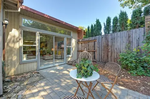 Exterior - 917 Zaragoza St, Davis, CA 95618 photo 2 of 5