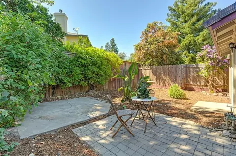 Exterior - 917 Zaragoza St, Davis, CA 95618 photo 3 of 5