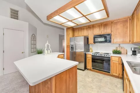 Kitchen - 917 Zaragoza St, Davis, CA 95618 photo 2 of 4