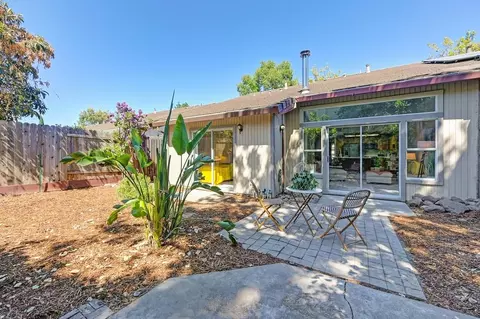 Exterior - 917 Zaragoza St, Davis, CA 95618 photo 4 of 5