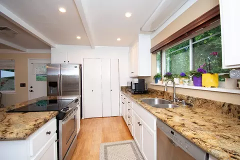 Kitchen - 4980 Oak Hill Rd, Placerville, CA 95667 photo 6 of 11