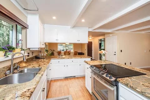 Kitchen - 4980 Oak Hill Rd, Placerville, CA 95667 photo 8 of 11