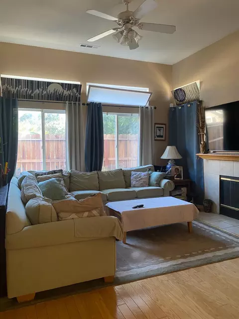 Living - 2416 Mountain Pride Ct, Modesto, CA 95355 photo 2 of 3
