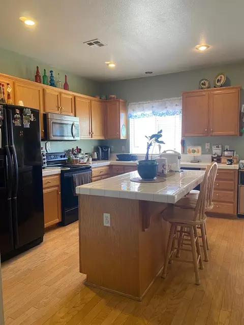 Kitchen - 2416 Mountain Pride Ct, Modesto, CA 95355 photo 2 of 3