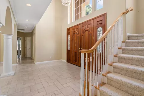 Entry Way - 1060 Buttercup Pl, Manteca, CA 95336 photo 6 of 10