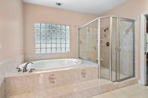 Bath - 1060 Buttercup Pl, Manteca, CA 95336 photo 2 of 3