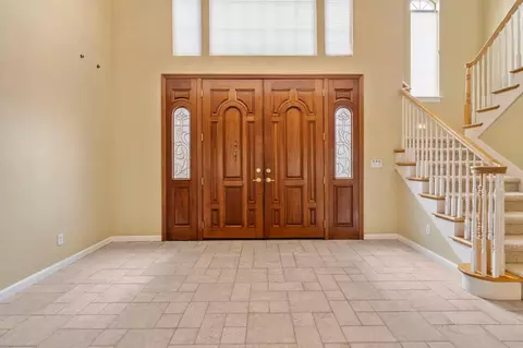 Entry Way - 1060 Buttercup Pl, Manteca, CA 95336 photo 3 of 10