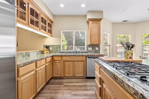 Kitchen - 1060 Buttercup Pl, Manteca, CA 95336 photo 6 of 9