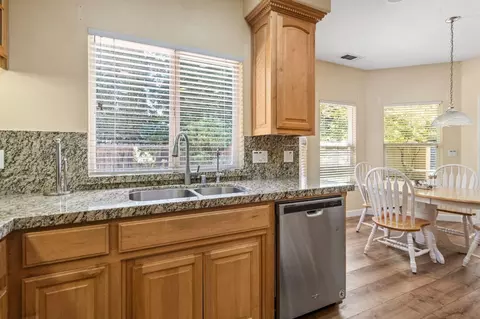 Kitchen - 1060 Buttercup Pl, Manteca, CA 95336 photo 5 of 9