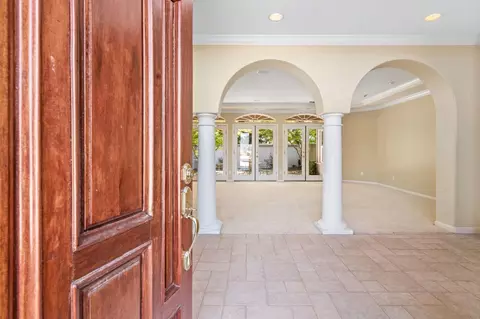 Entry Way - 1060 Buttercup Pl, Manteca, CA 95336 photo 2 of 10