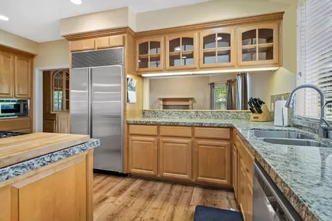 Kitchen - 1060 Buttercup Pl, Manteca, CA 95336 photo 4 of 9