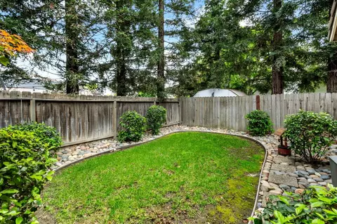 Exterior - 1060 Buttercup Pl, Manteca, CA 95336 photo 5 of 8