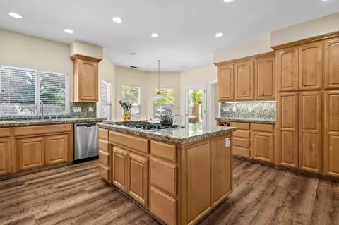 Kitchen - 1060 Buttercup Pl, Manteca, CA 95336 photo 8 of 9