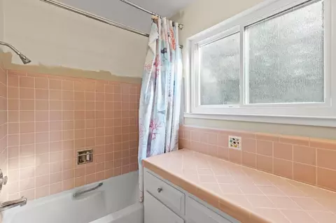 Bath - 4917 Andrew Cir, Carmichael, CA 95608 photo 4 of 4
