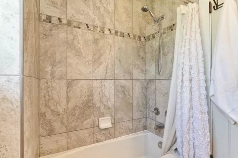 Bath - 6141 Filbert Ave, Orangevale, CA 95662 photo 2 of 2
