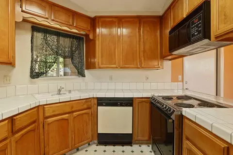 1967 Shadow Park Dr, Turlock, CA 95380 photo 2