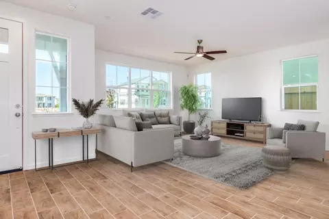 1094 Martin St, Winters, CA 95694 photo 2