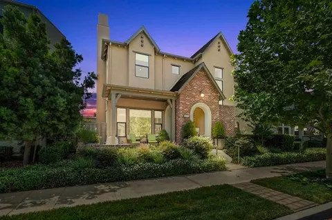3142 Mckinley Village Way, Sacramento, CA 95816