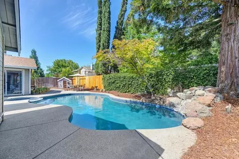 9443 Crowell Dr, Elk Grove, CA 95624