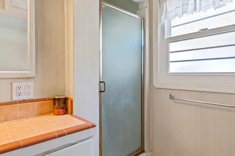 Bath - 405 Myrtle Ave, Modesto, CA 95350 photo 3 of 6
