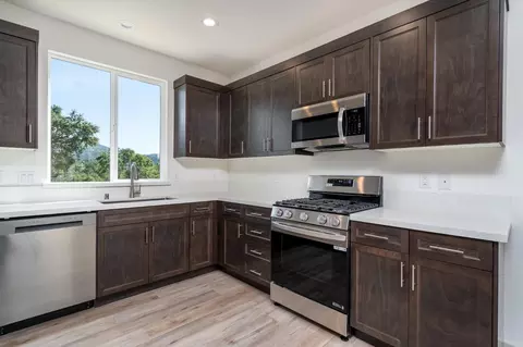 Kitchen - 154 Woodside Dr, Sonora, CA 95370 photo 2 of 3