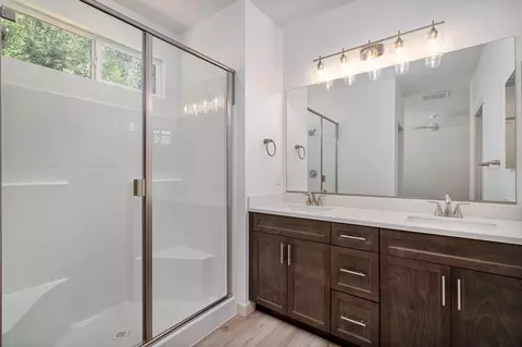 Bath - 154 Woodside Dr, Sonora, CA 95370 photo 2 of 3