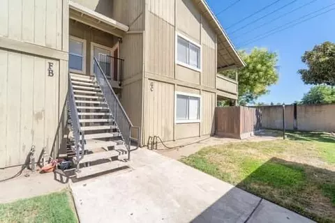 426 Cherry Ln #G, Manteca, CA 95337 photo 2