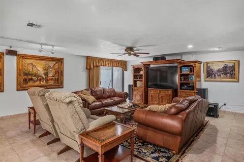 Living - 751 Camelia Ct, Ripon, CA 95366 photo 6 of 6