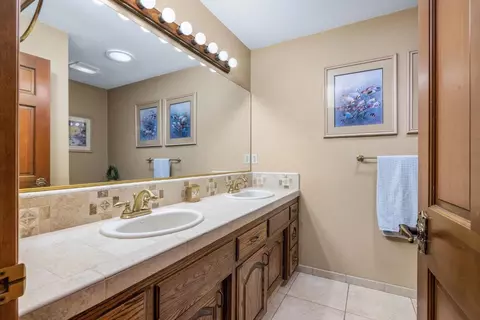 Bath - 751 Camelia Ct, Ripon, CA 95366 photo 4 of 7