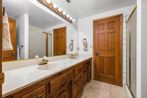 Bath - 751 Camelia Ct, Ripon, CA 95366 photo 6 of 7