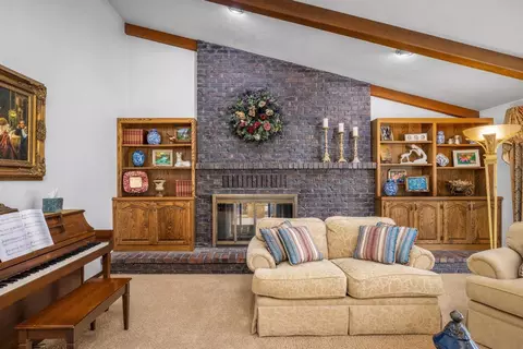 Living - 751 Camelia Ct, Ripon, CA 95366 photo 5 of 6
