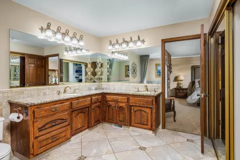 Bath - 751 Camelia Ct, Ripon, CA 95366 photo 2 of 7