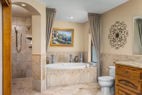 Bath - 751 Camelia Ct, Ripon, CA 95366 photo 1 of 7
