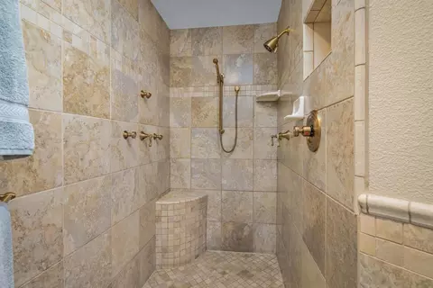 Bath - 751 Camelia Ct, Ripon, CA 95366 photo 3 of 7