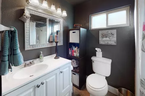 Bath - 182 Oregon St, Gridley, CA 95948 photo 1 of 1
