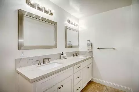 Bath - 3221 Max Ct, Carmichael, CA 95608 photo 1 of 8