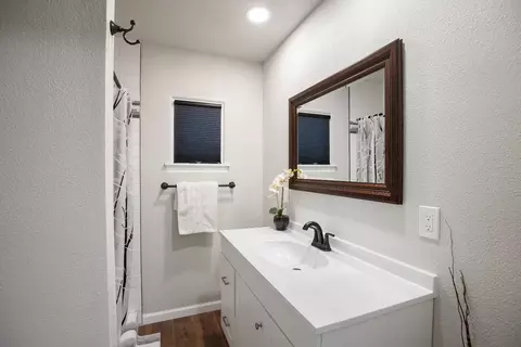 Bath - 11476 Larkin Rd, Live Oak, CA 95953 photo 4 of 4